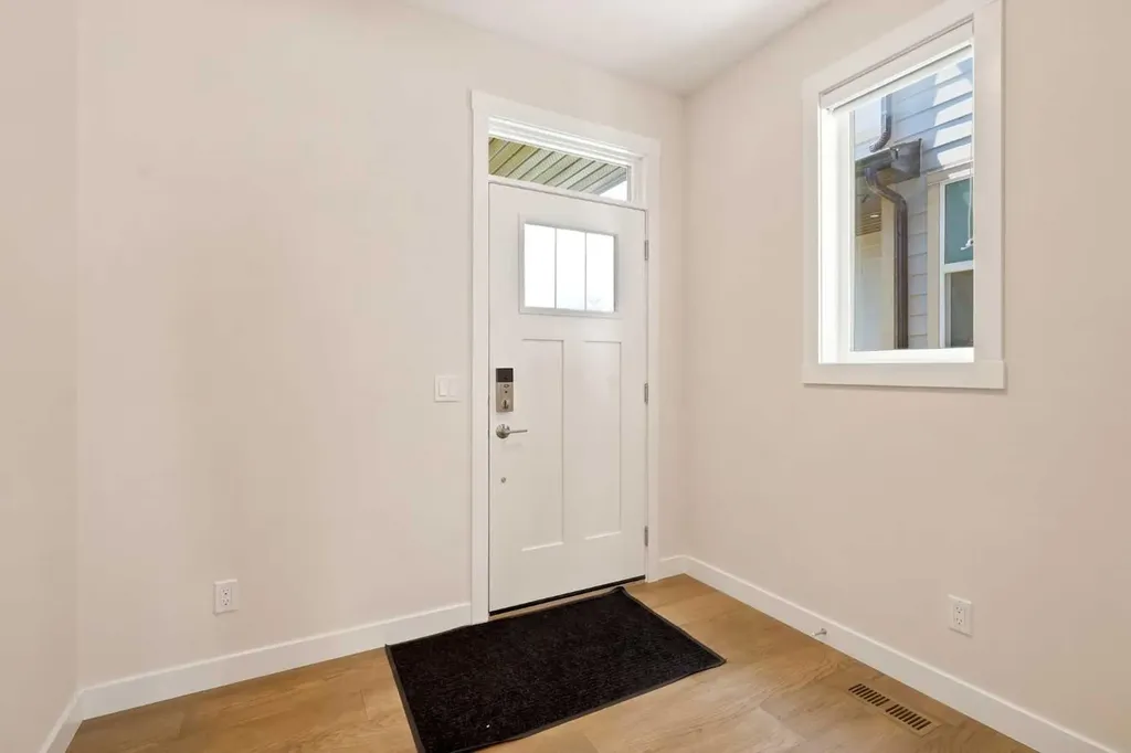 7164 11 Avenue SW Calgary AB T3H 3V5