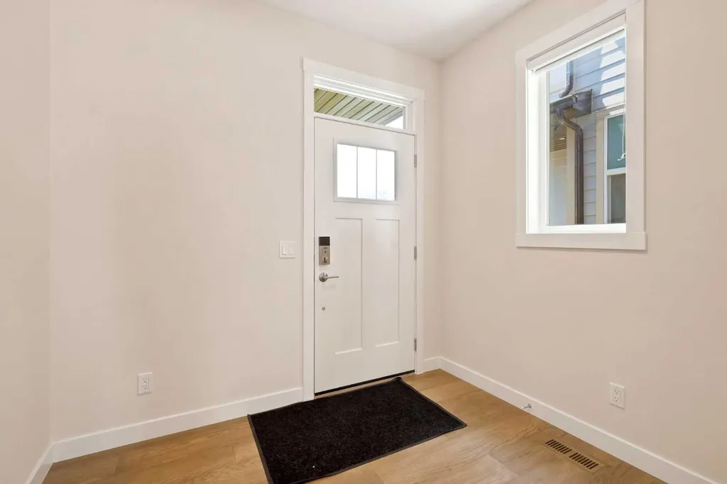 7164 11 Avenue SW Calgary AB T3H 3V5