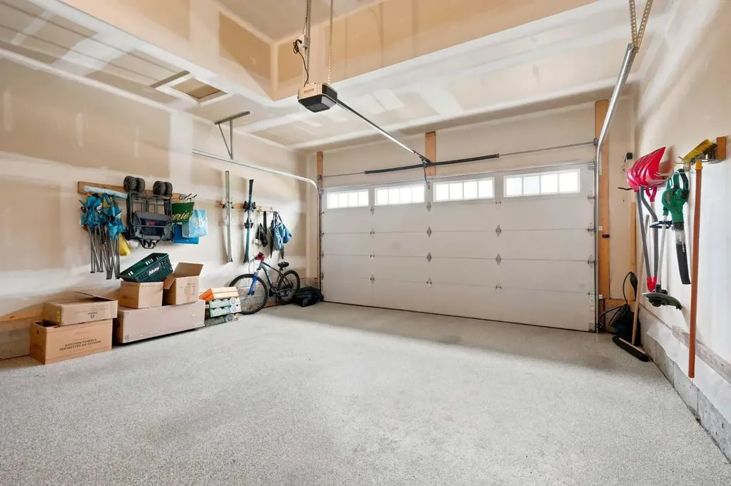 7164 11 Avenue SW Calgary AB T3H 3V5