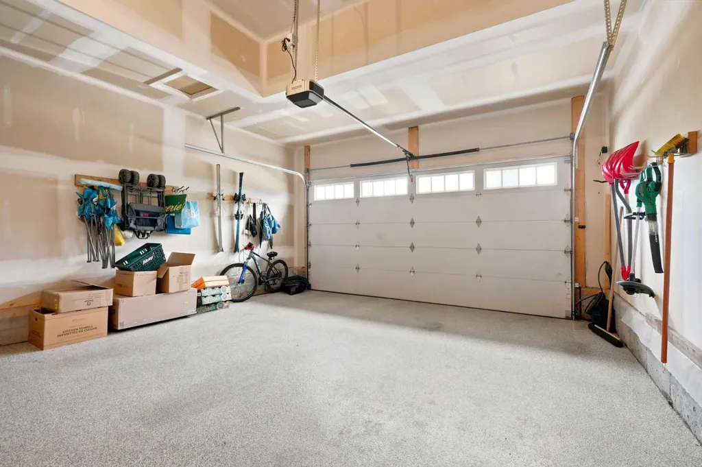 7164 11 Avenue SW Calgary AB T3H 3V5