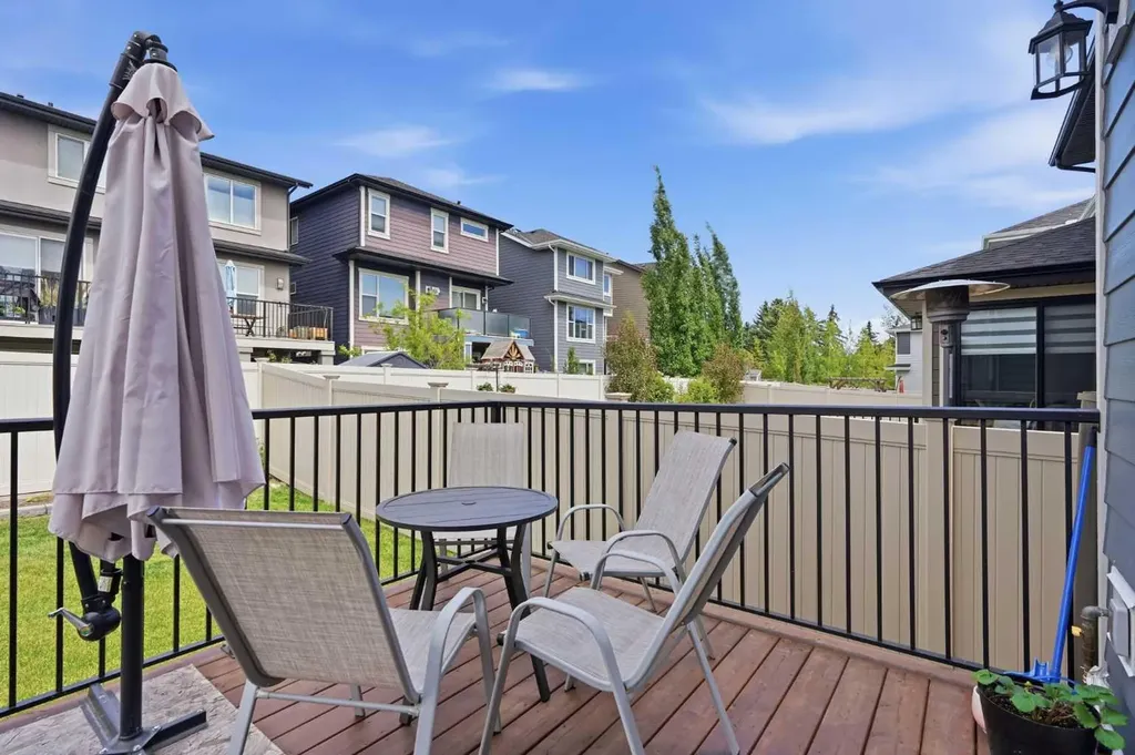 7164 11 Avenue SW Calgary AB T3H 3V5