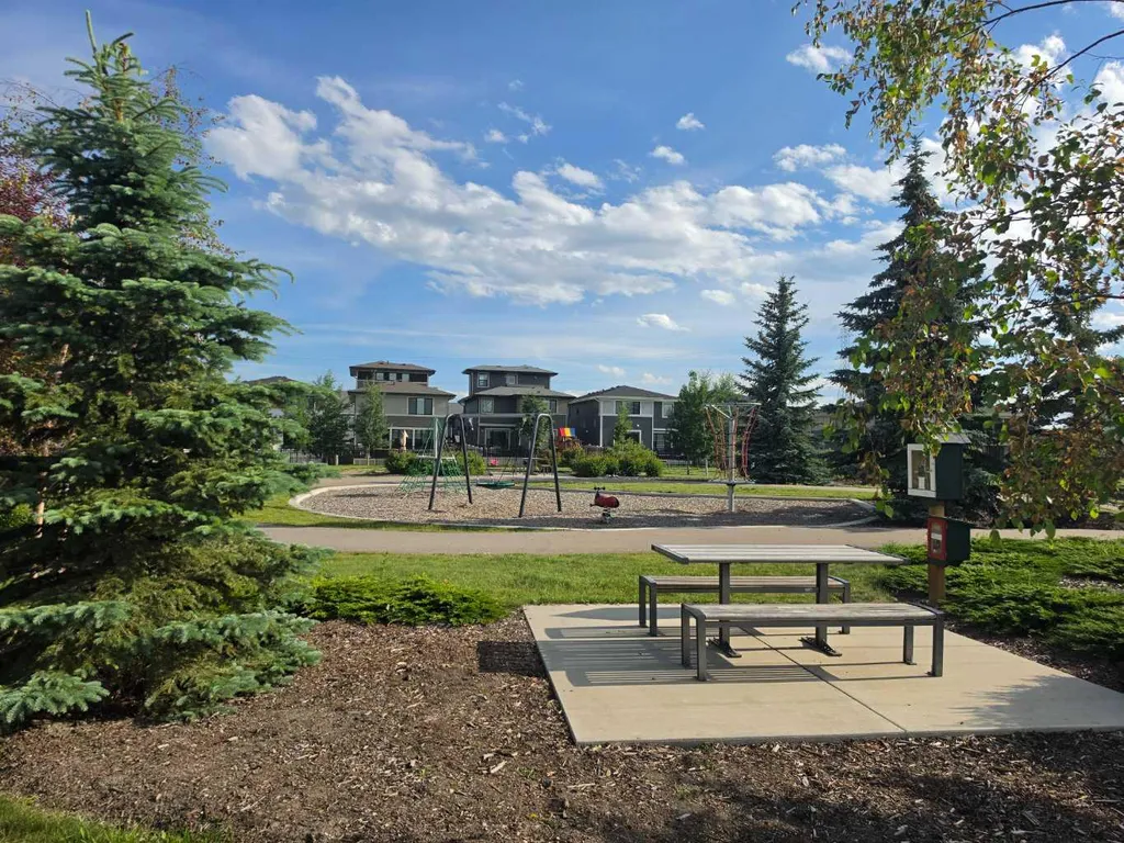 7164 11 Avenue SW Calgary AB T3H 3V5