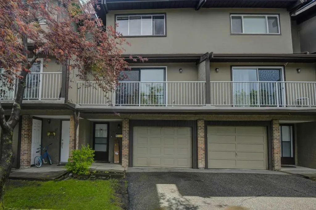 1055 72 Avenue NW Calgary AB T2K 5S4