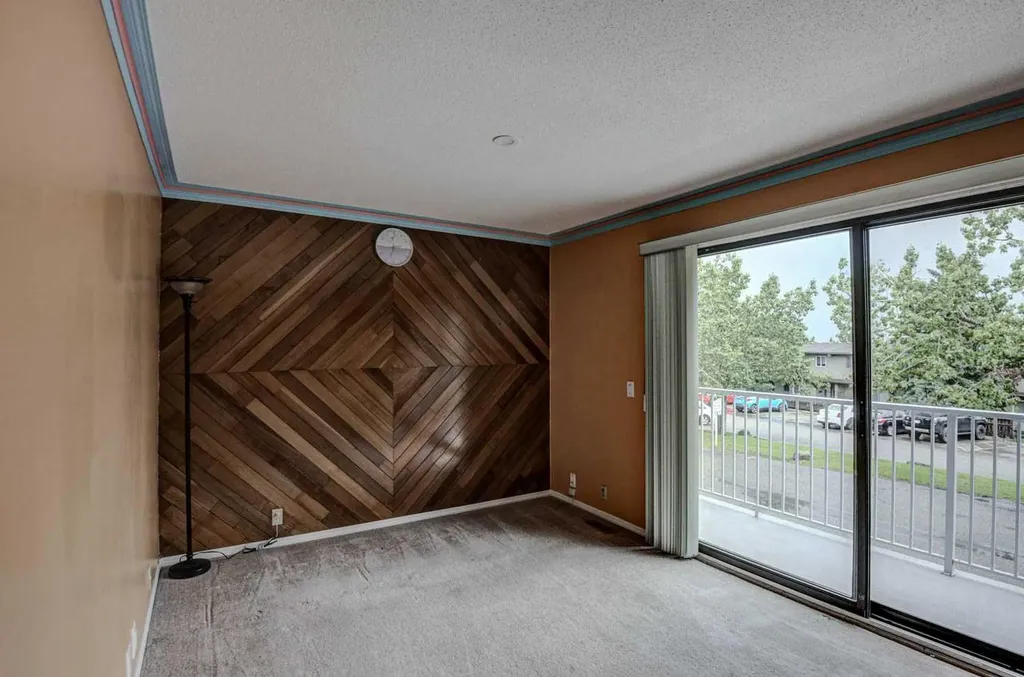 1055 72 Avenue NW Calgary AB T2K 5S4