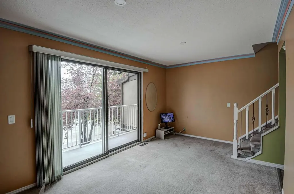 1055 72 Avenue NW Calgary AB T2K 5S4
