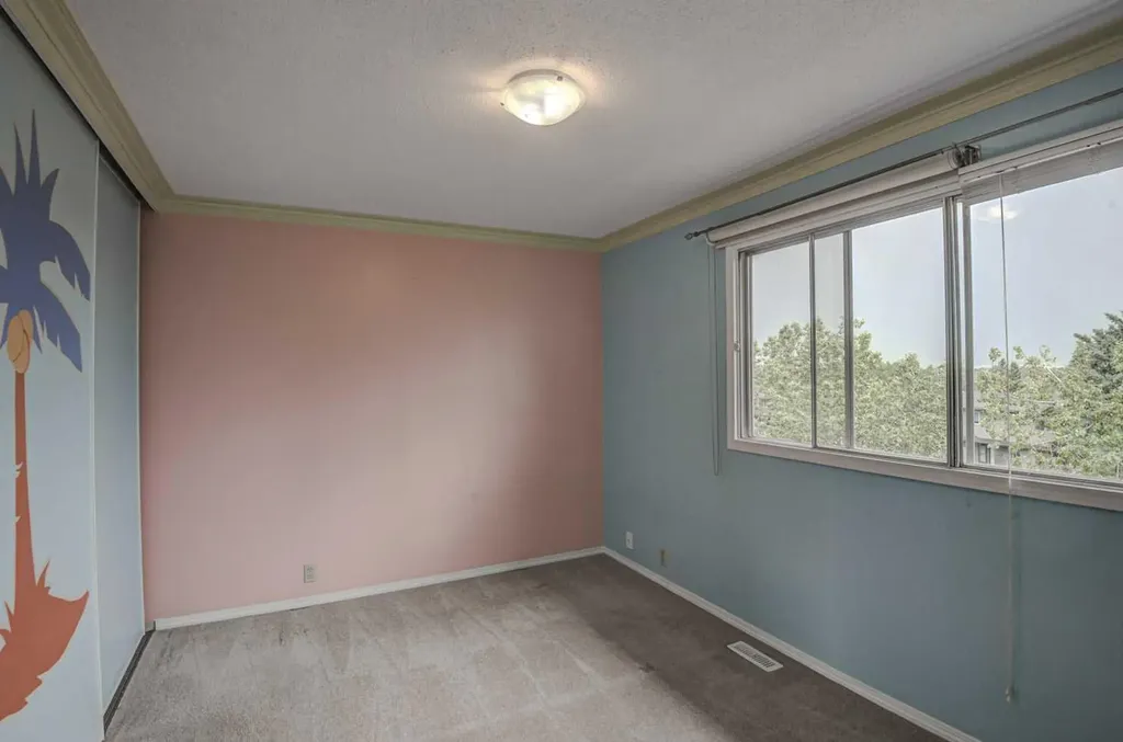1055 72 Avenue NW Calgary AB T2K 5S4