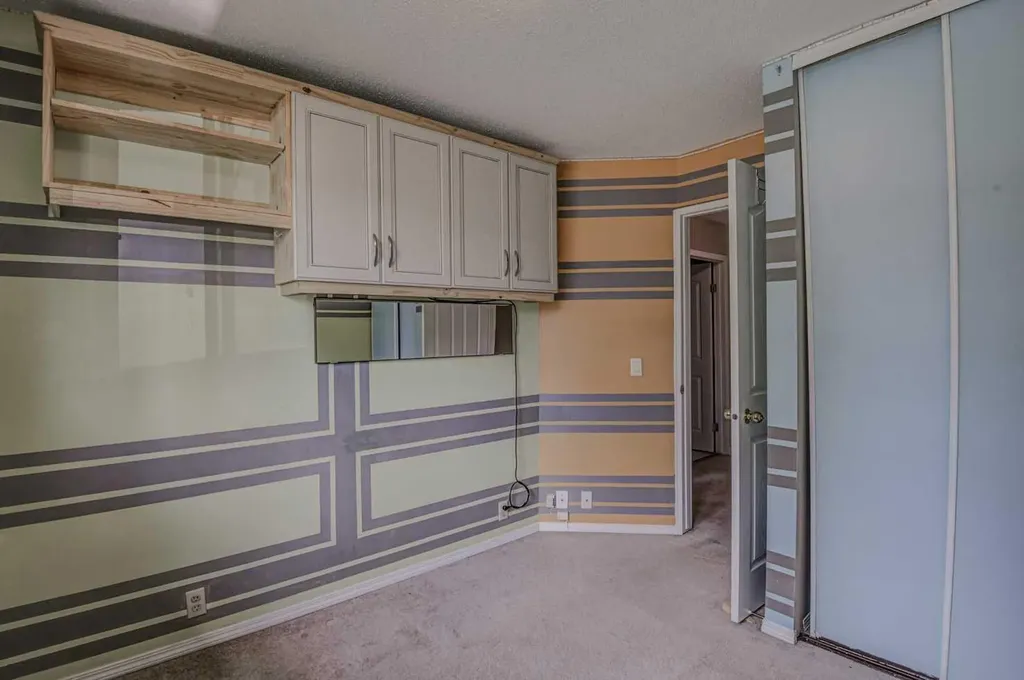 1055 72 Avenue NW Calgary AB T2K 5S4