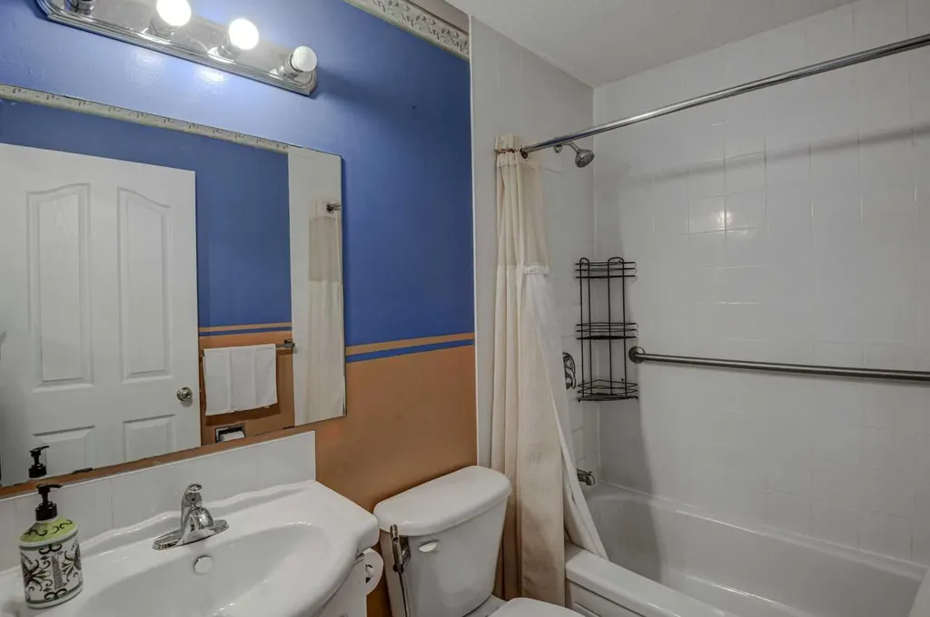 1055 72 Avenue NW Calgary AB T2K 5S4