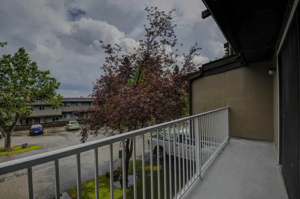 1055 72 Avenue NW Calgary AB T2K 5S4