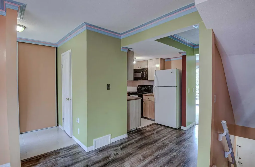 1055 72 Avenue NW Calgary AB T2K 5S4