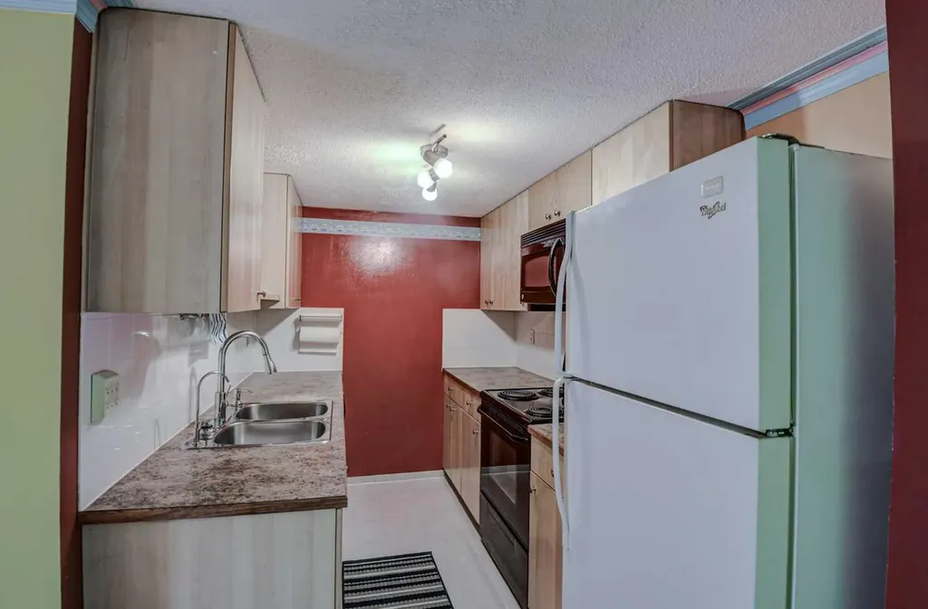 1055 72 Avenue NW Calgary AB T2K 5S4
