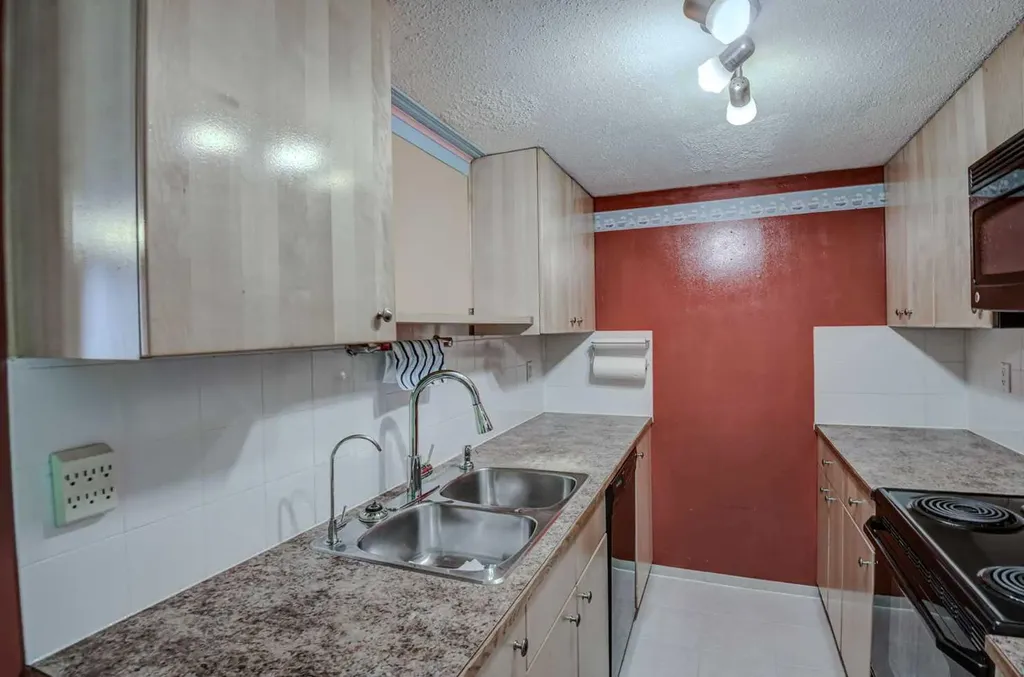 1055 72 Avenue NW Calgary AB T2K 5S4