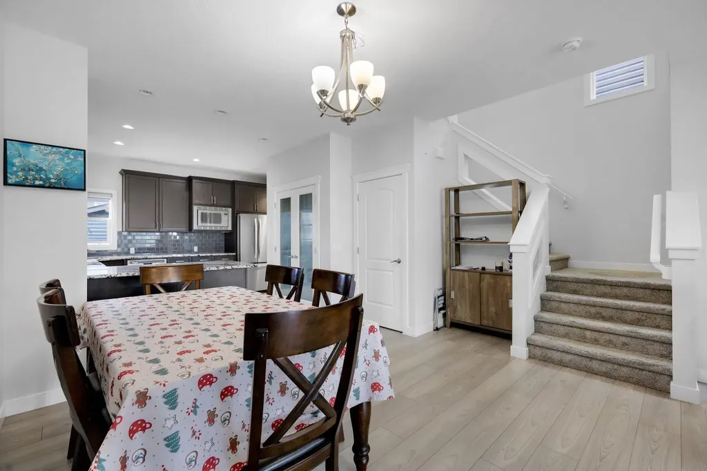 56 Corner Meadows Park NE Calgary AB T3N 1J8