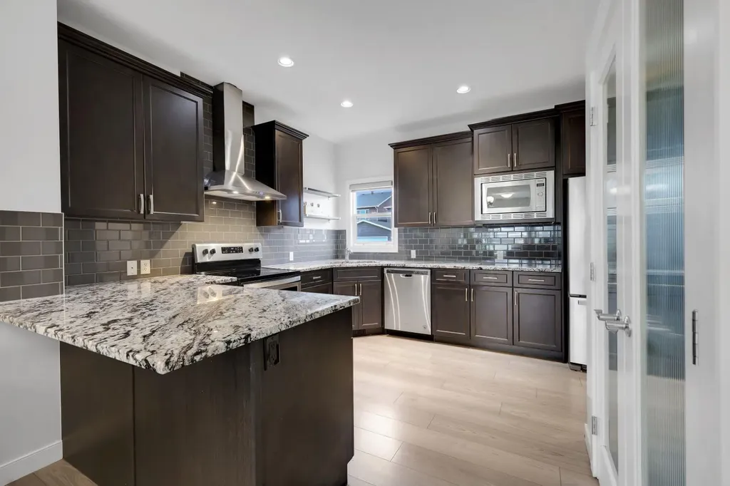 56 Corner Meadows Park NE Calgary AB T3N 1J8