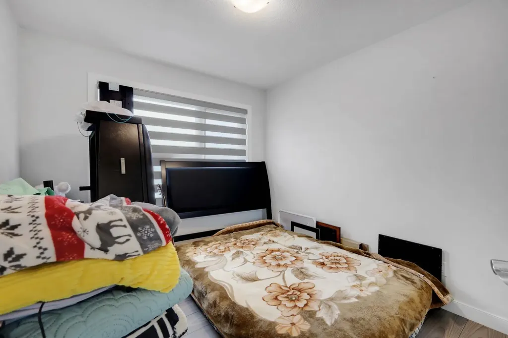 56 Corner Meadows Park NE Calgary AB T3N 1J8
