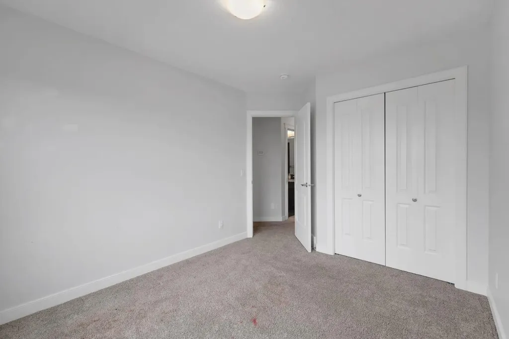 56 Corner Meadows Park NE Calgary AB T3N 1J8
