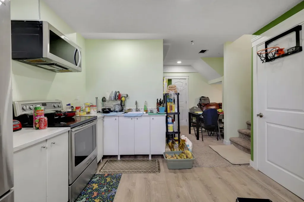 56 Corner Meadows Park NE Calgary AB T3N 1J8
