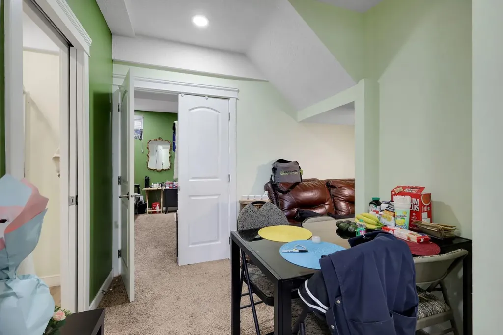 56 Corner Meadows Park NE Calgary AB T3N 1J8