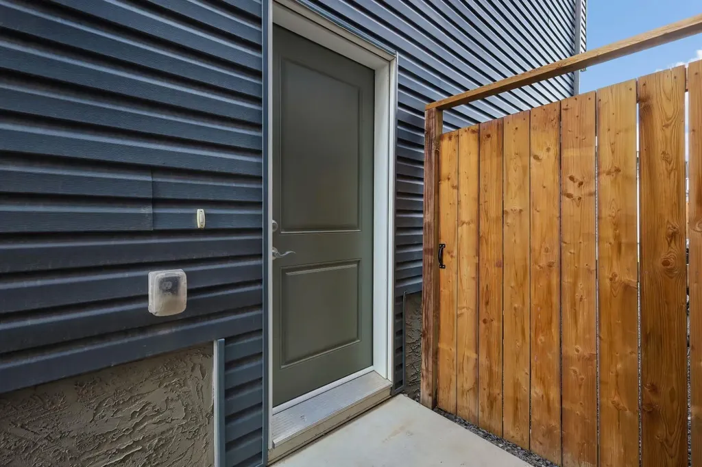 56 Corner Meadows Park NE Calgary AB T3N 1J8