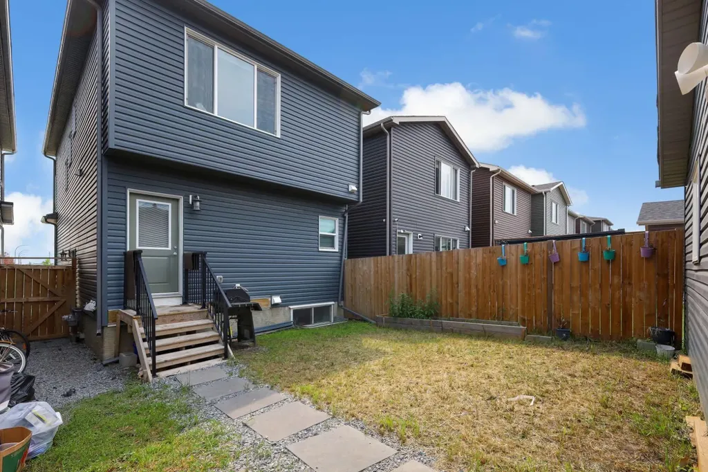 56 Corner Meadows Park NE Calgary AB T3N 1J8