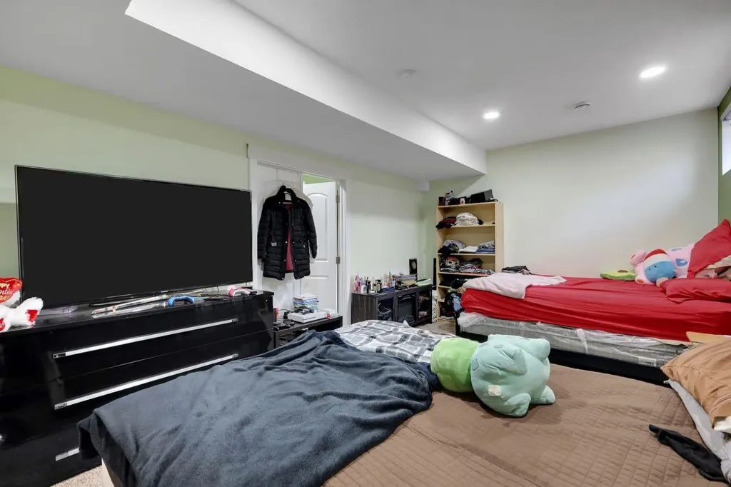 56 Corner Meadows Park NE Calgary AB T3N 1J8