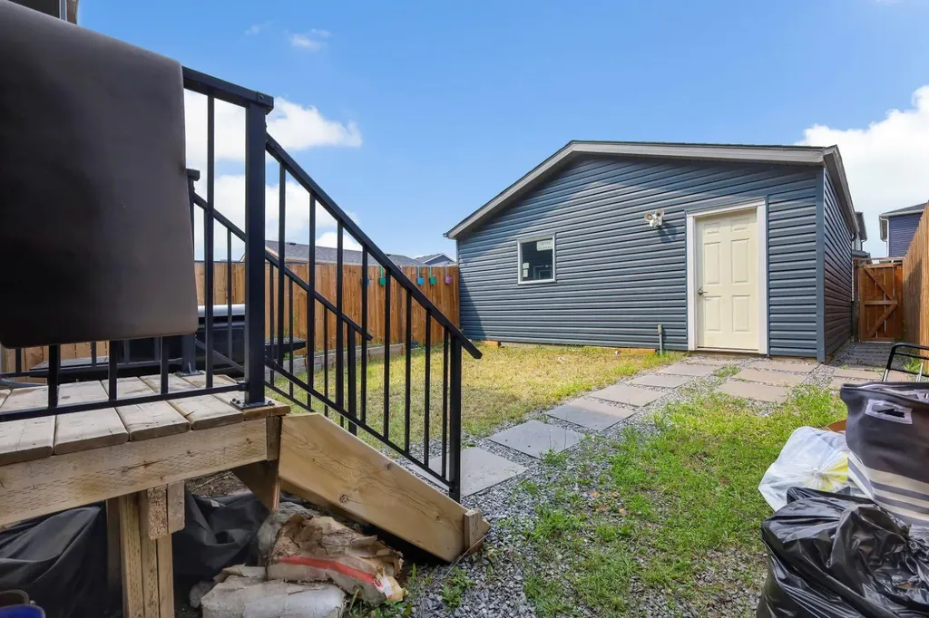 56 Corner Meadows Park NE Calgary AB T3N 1J8