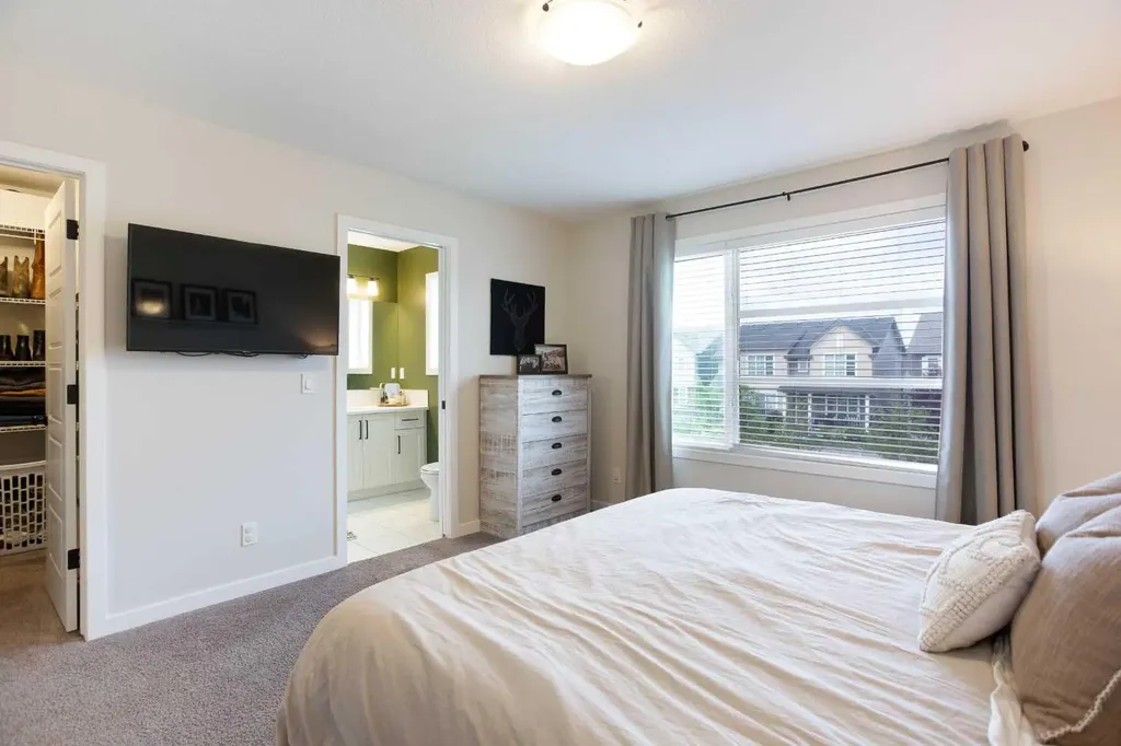 136 Highview Gate SE Airdrie AB T4A 3L6