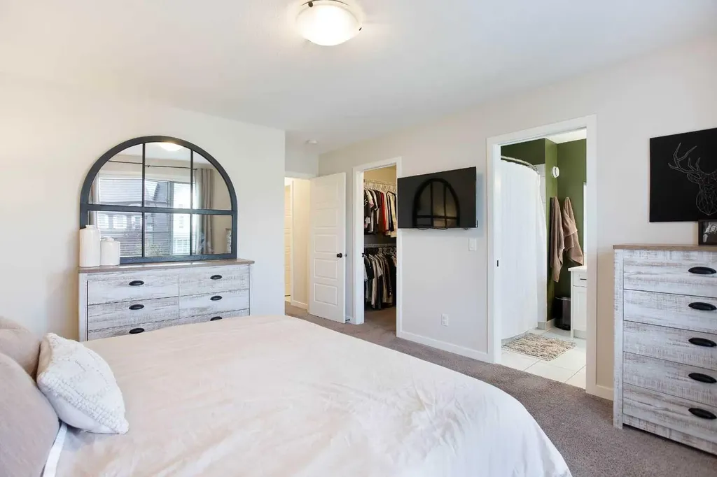 136 Highview Gate SE Airdrie AB T4A 3L6