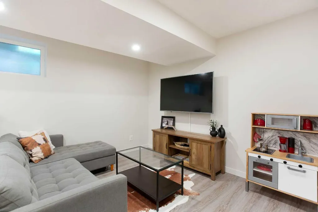 136 Highview Gate SE Airdrie AB T4A 3L6
