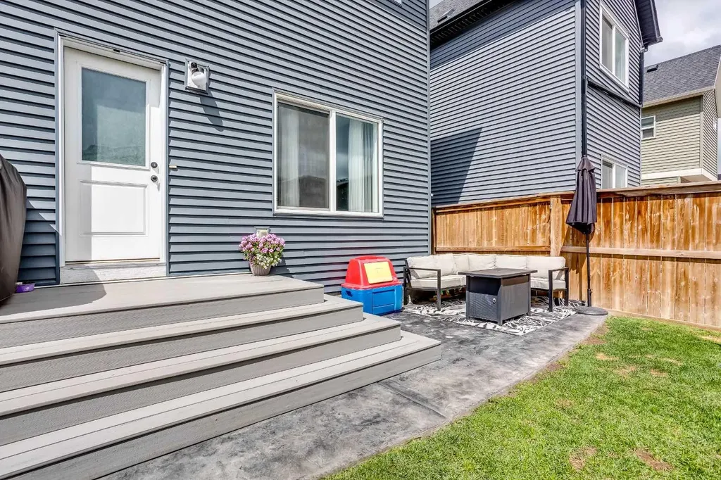 136 Highview Gate SE Airdrie AB T4A 3L6