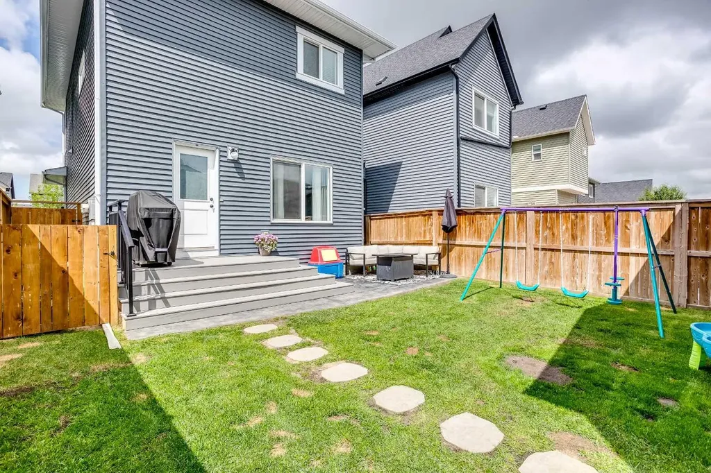 136 Highview Gate SE Airdrie AB T4A 3L6