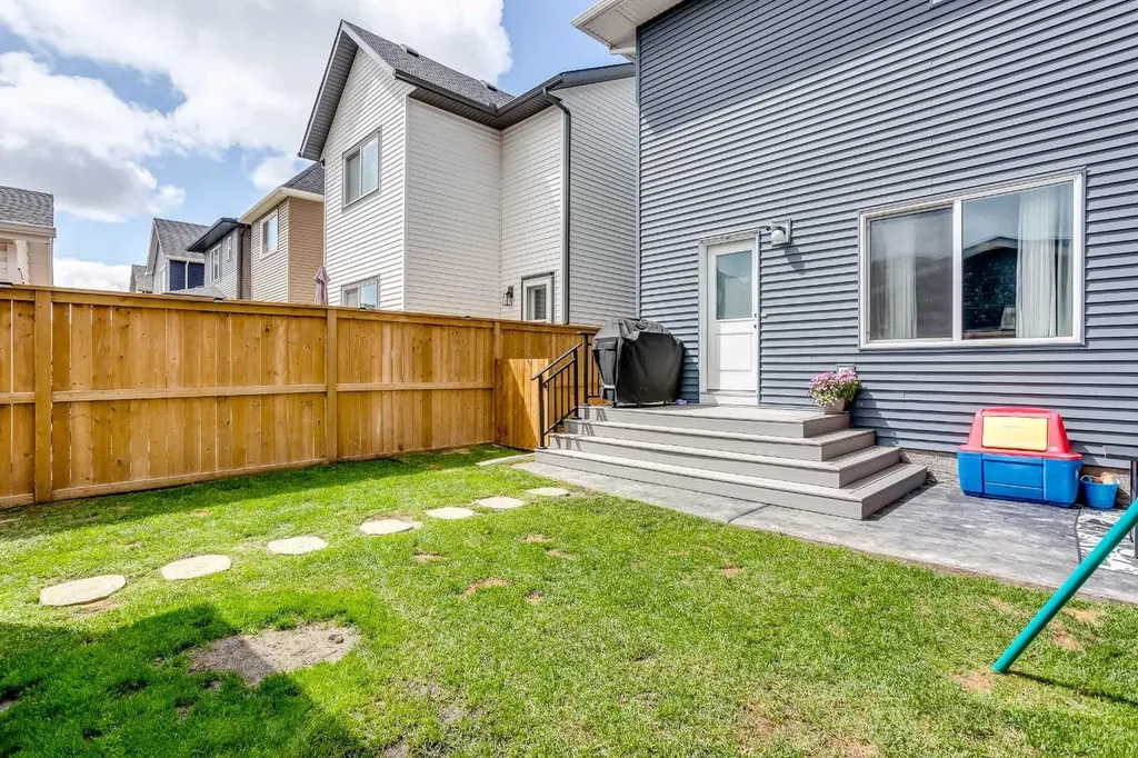 136 Highview Gate SE Airdrie AB T4A 3L6