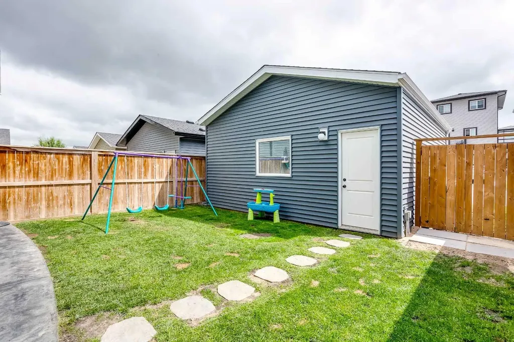 136 Highview Gate SE Airdrie AB T4A 3L6