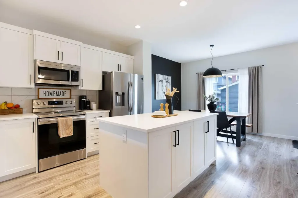 136 Highview Gate SE Airdrie AB T4A 3L6