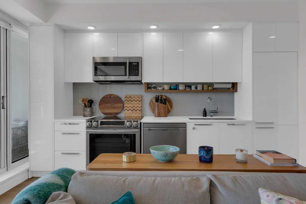 1234 5 Avenue NW Calgary AB T2N 0R9
