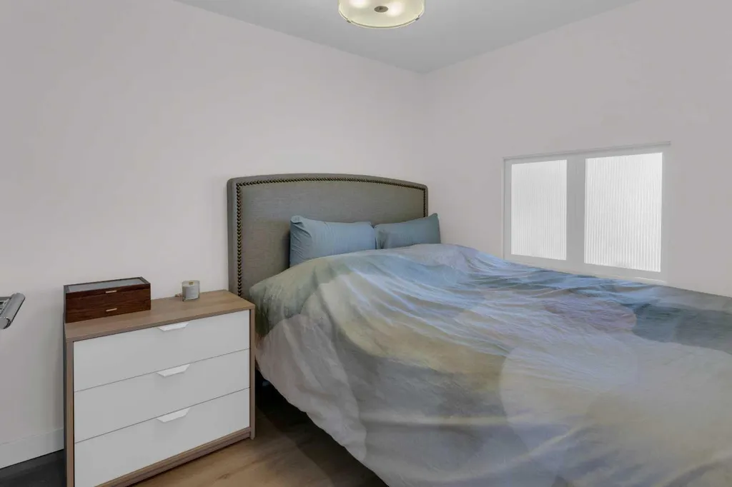 1234 5 Avenue NW Calgary AB T2N 0R9