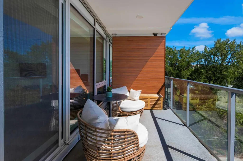 1234 5 Avenue NW Calgary AB T2N 0R9