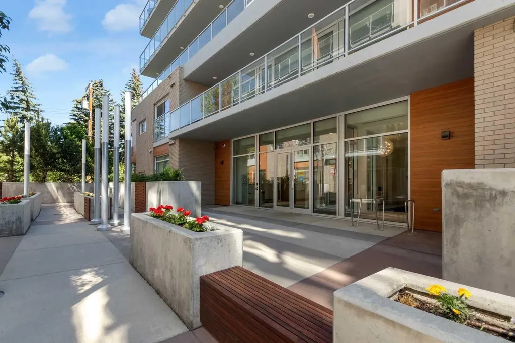 1234 5 Avenue NW Calgary AB T2N 0R9