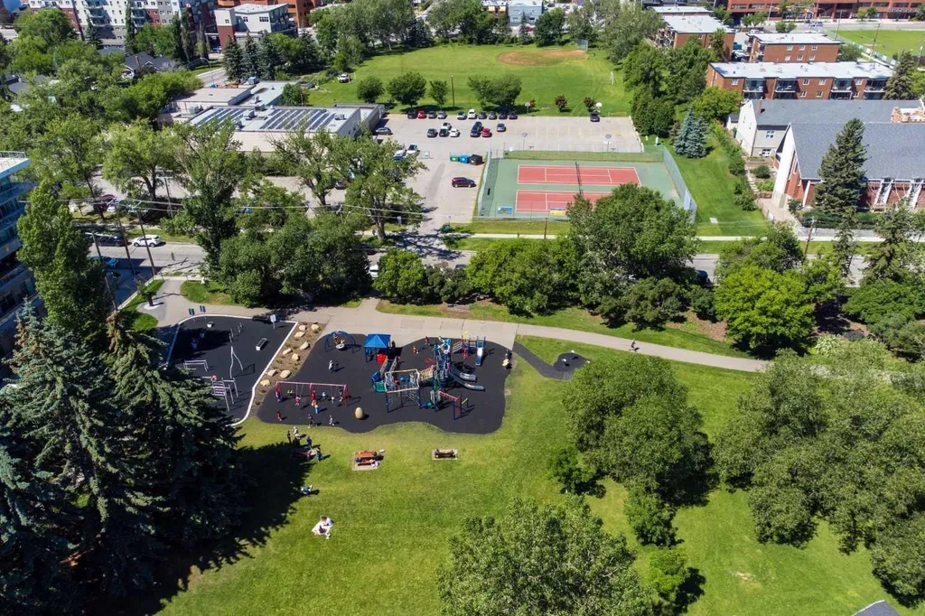 1234 5 Avenue NW Calgary AB T2N 0R9