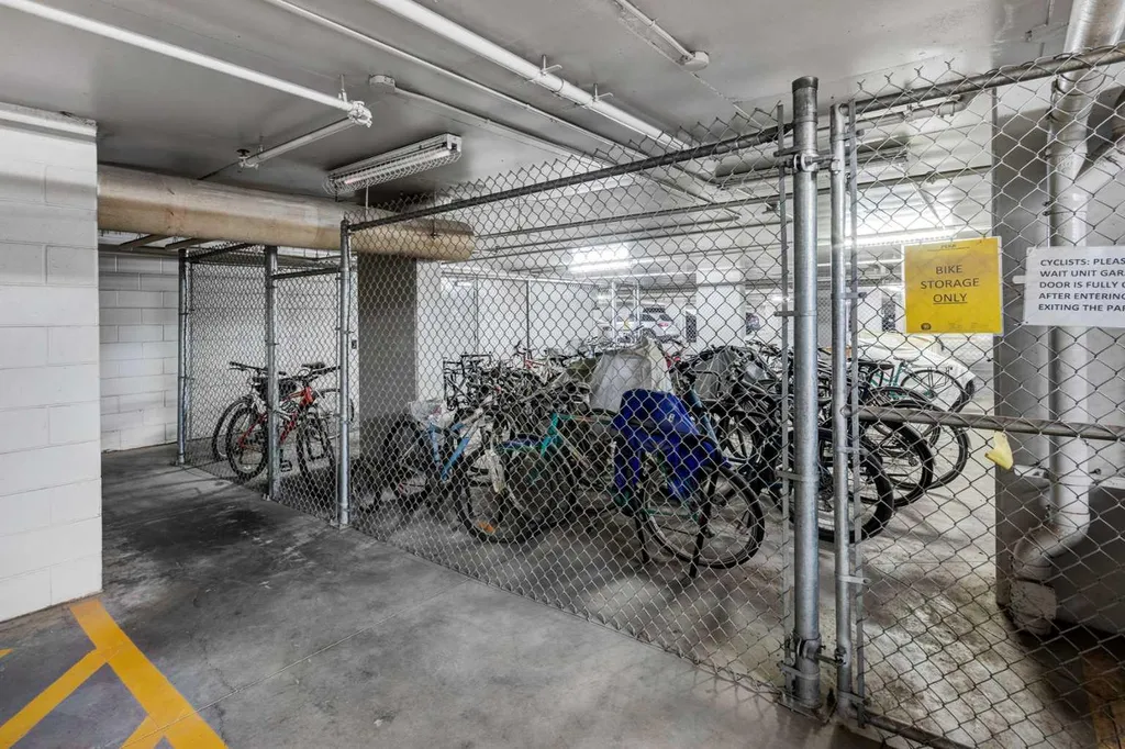 1234 5 Avenue NW Calgary AB T2N 0R9