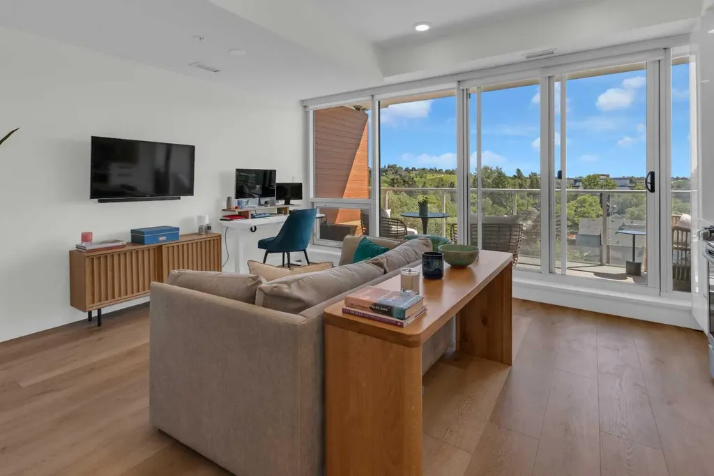 1234 5 Avenue NW Calgary AB T2N 0R9