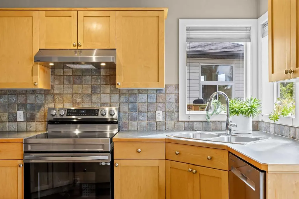 292 Tuscany Ridge View NW Calgary AB T3L 2J7