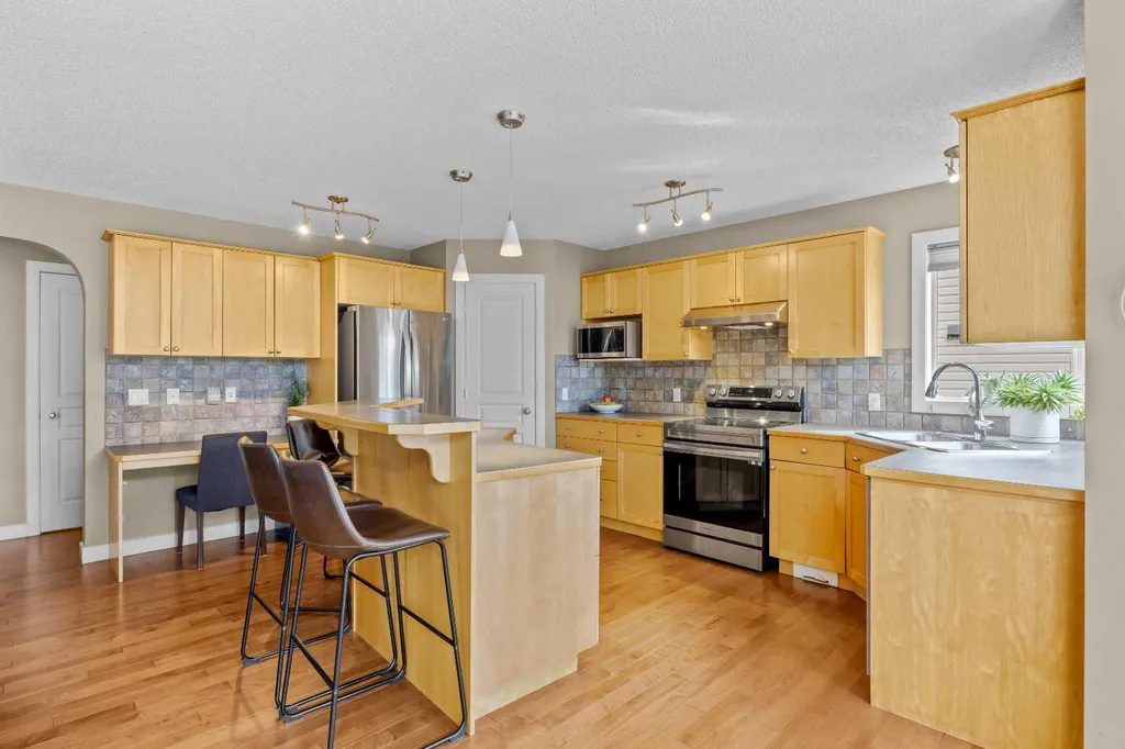 292 Tuscany Ridge View NW Calgary AB T3L 2J7