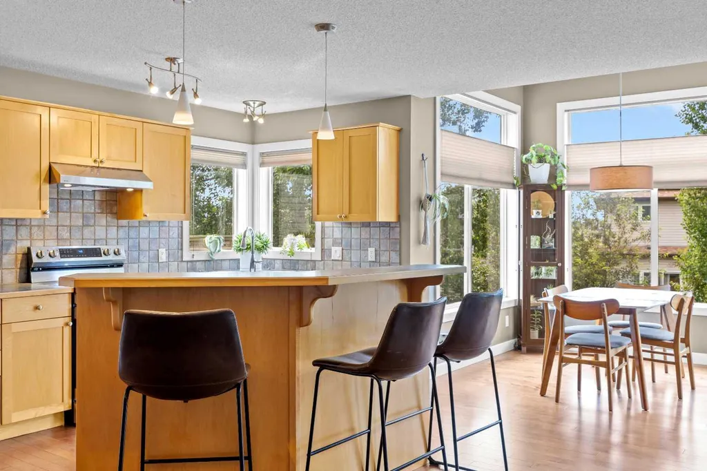 292 Tuscany Ridge View NW Calgary AB T3L 2J7