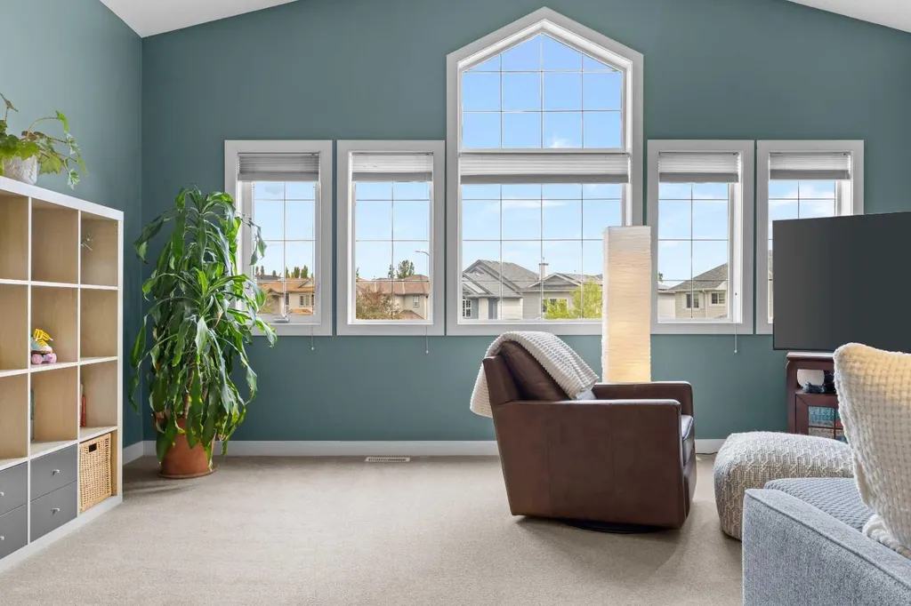 292 Tuscany Ridge View NW Calgary AB T3L 2J7