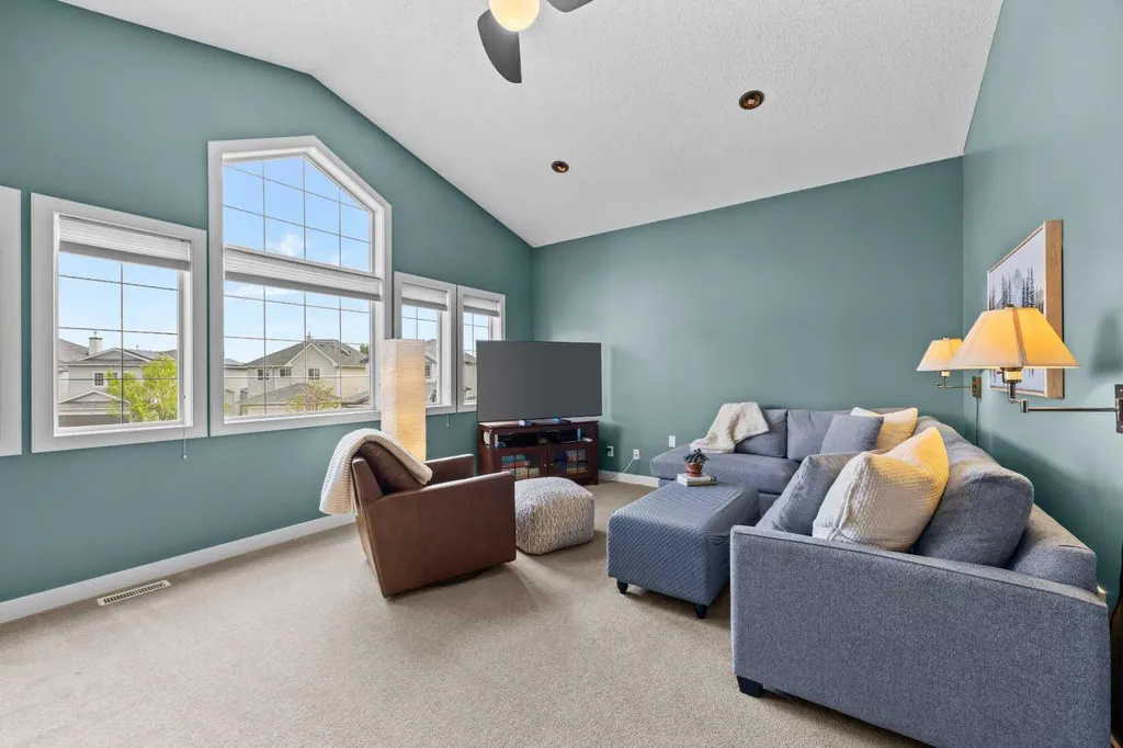 292 Tuscany Ridge View NW Calgary AB T3L 2J7