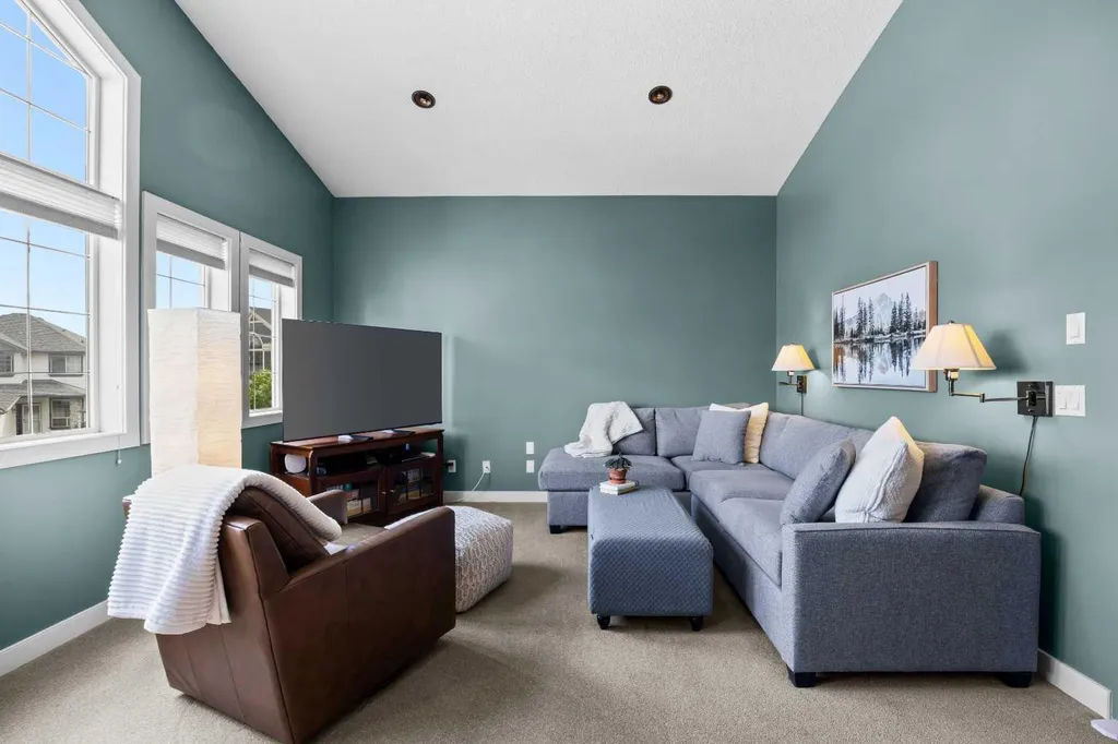 292 Tuscany Ridge View NW Calgary AB T3L 2J7