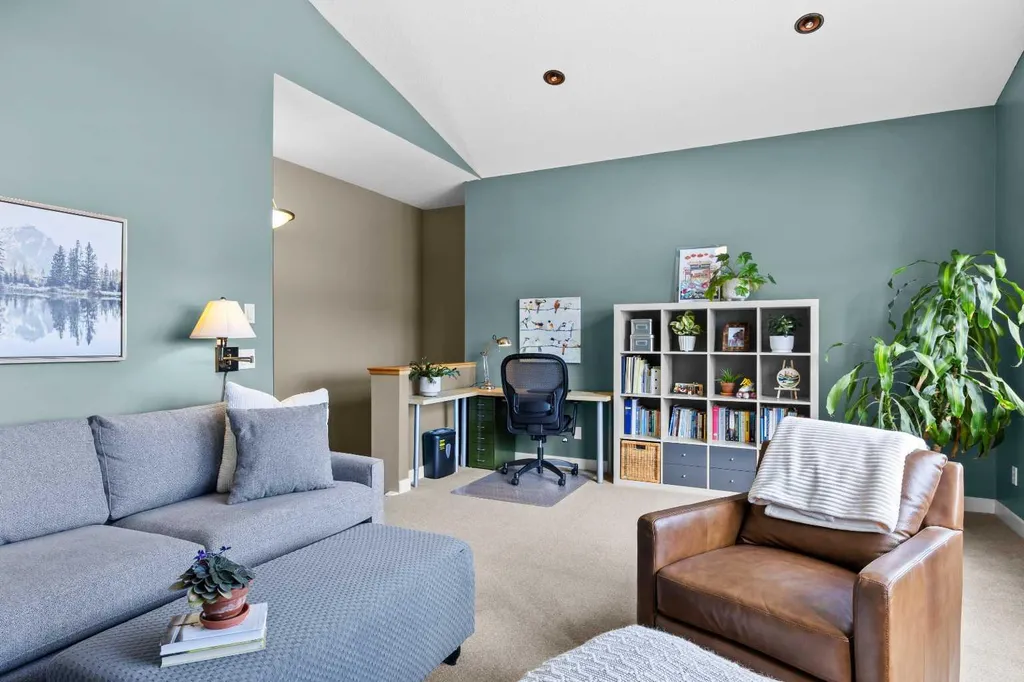 292 Tuscany Ridge View NW Calgary AB T3L 2J7
