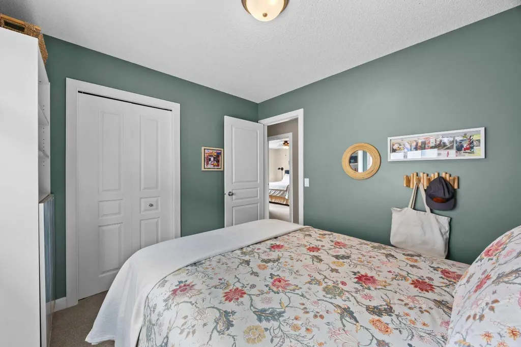 292 Tuscany Ridge View NW Calgary AB T3L 2J7