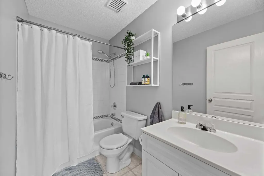 292 Tuscany Ridge View NW Calgary AB T3L 2J7